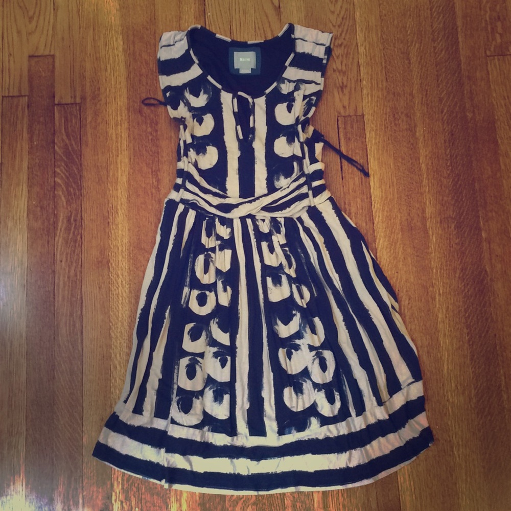Beautiful Maeve blue dress with keyhole front